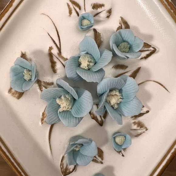 Lefton Vintage Ceramic Floral Wall Hangings Set of Two - Picture 8 of 10